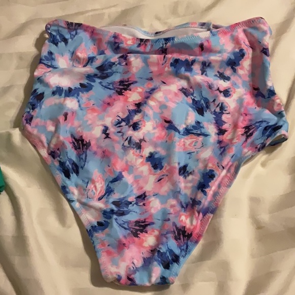 Set of 2 High Rise Bottoms from SHEIN both are a size medium - Picture 5 of 5